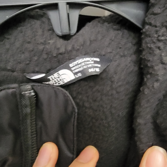 The northface waterproof jacket - Picture 2 of 5